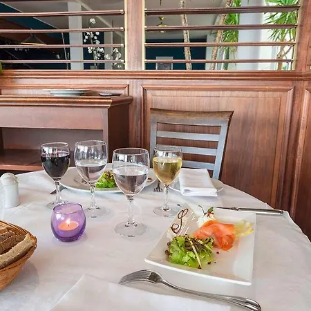 Le Relais De Castelnau Hotel Loubressac
